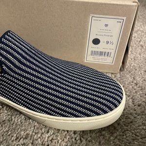 NIB Rothy’s Riviera Pinstripe slip on sneaker 9.5